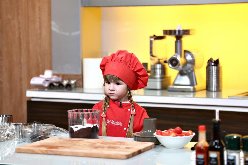 Chefi la cuțite, din nou lider de audiență pe toate segmentele de public. Chef Florin Dumitrescu a dat cuțitul de aur