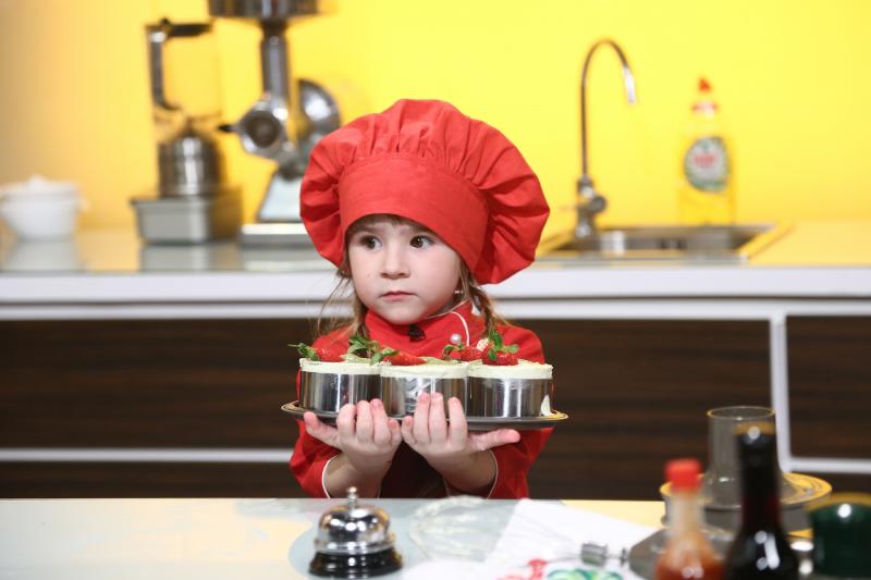 Chefi la cuțite, din nou lider de audiență pe toate segmentele de public. Chef Florin Dumitrescu a dat cuțitul de aur