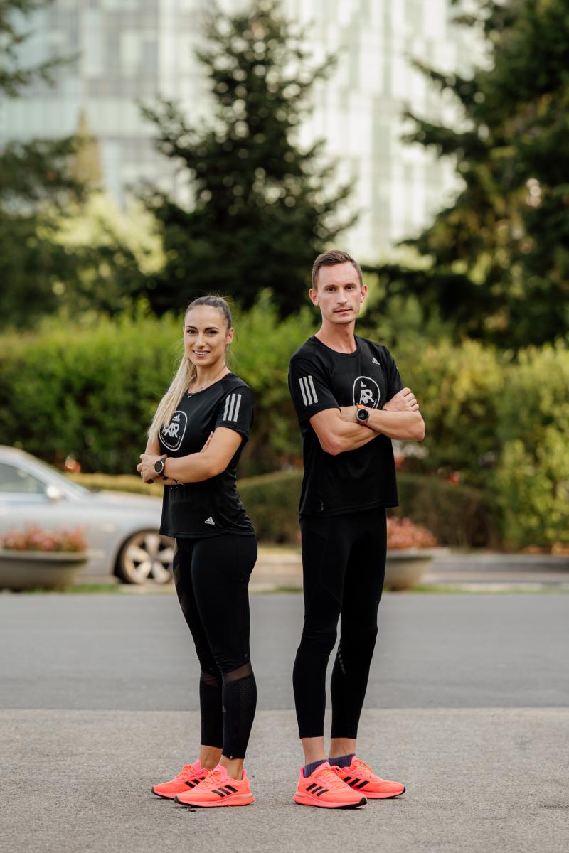 alex corneschi si anca bucur in tinute sport in parc