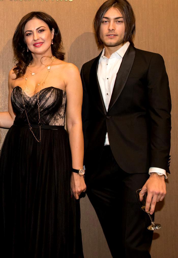 Cât de frumoasă este mama lui Toto Dumitrescu. A fost model, iar starul i-a moștenit trăsăturile unice