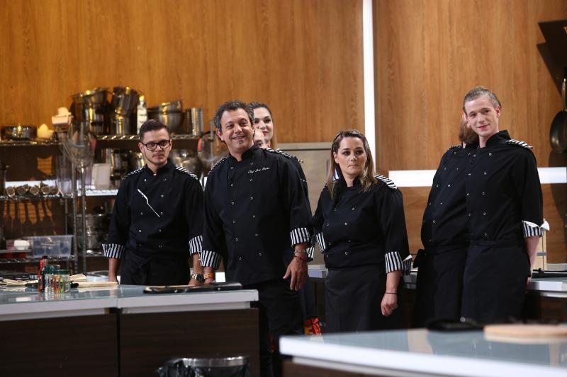 Echipa Tarom, juraţi în cea de-a patra confruntare Chefi la cuţite