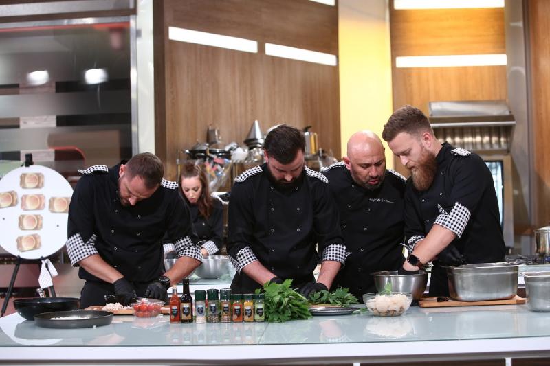 Echipa Tarom, juraţi în cea de-a patra confruntare Chefi la cuţite