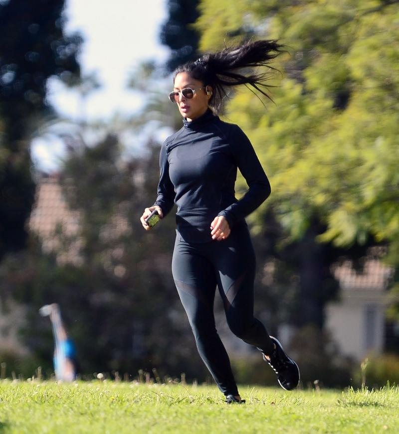 Nicole Scherzinger, fotografiata in LA, cand facea sport in parc