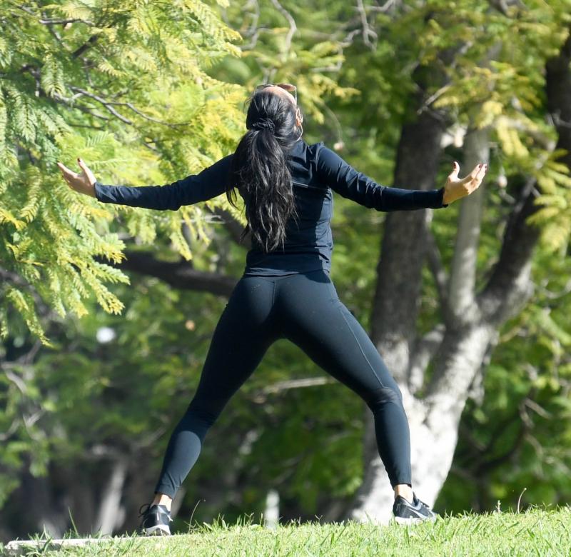 Nicole Scherzinger, fotografiata in LA, cand facea sport in parc