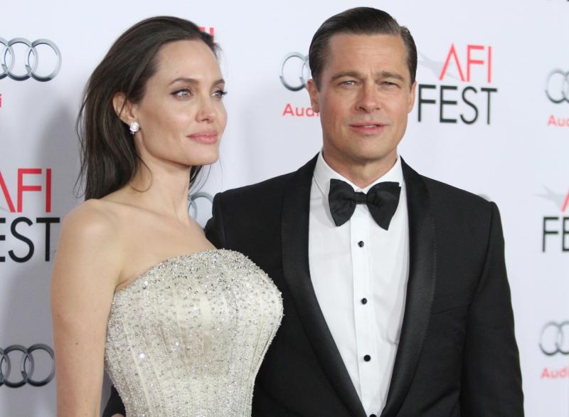 Angelina Jolie si Brad Pitt, pe vremea cand formau un cuplu si dormeau in paturi separate