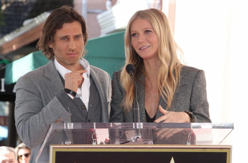Gwyneth Paltrow și Brad Falchuk, fotografiati cand tineau un discurs