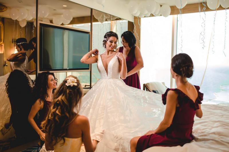 Siluetă impecabilă într-o rochie albă, mulată. Cum impresionează Olivia Păunescu într-o ținută surprinzătoare