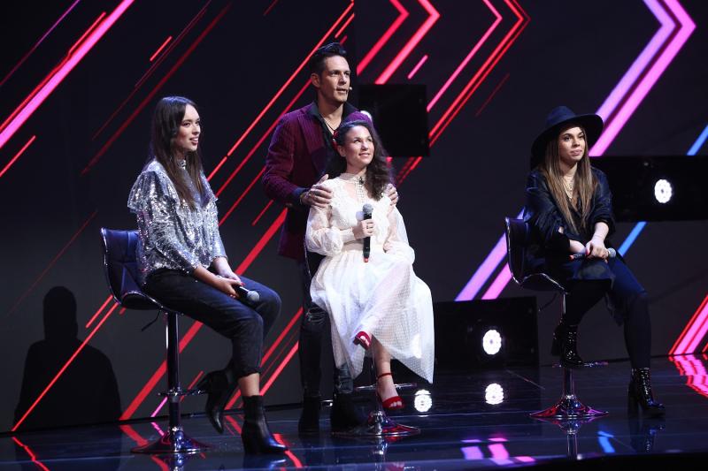 Ștefan Bănică Jr. și concurentele din echipa sa, în noul sezon „X Factor”
