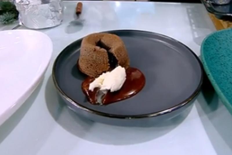 Rețetă de lava cake cu caramel sărat, preparată de Nicolai Tand la Neatza cu Răzvan și Dani