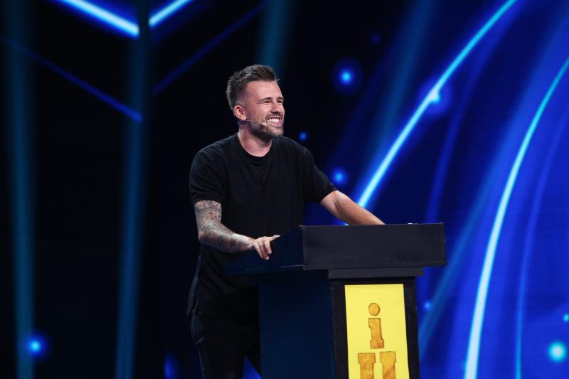 iUmor 29 noiembrie 2020. Explozie de energie și glume pe bandă rulantă. Florin Ristei, roast-ul la care vei râde cu lacrimi