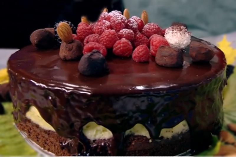 Rețetă de tort festiv cu ciocolată și cremă de vanilie