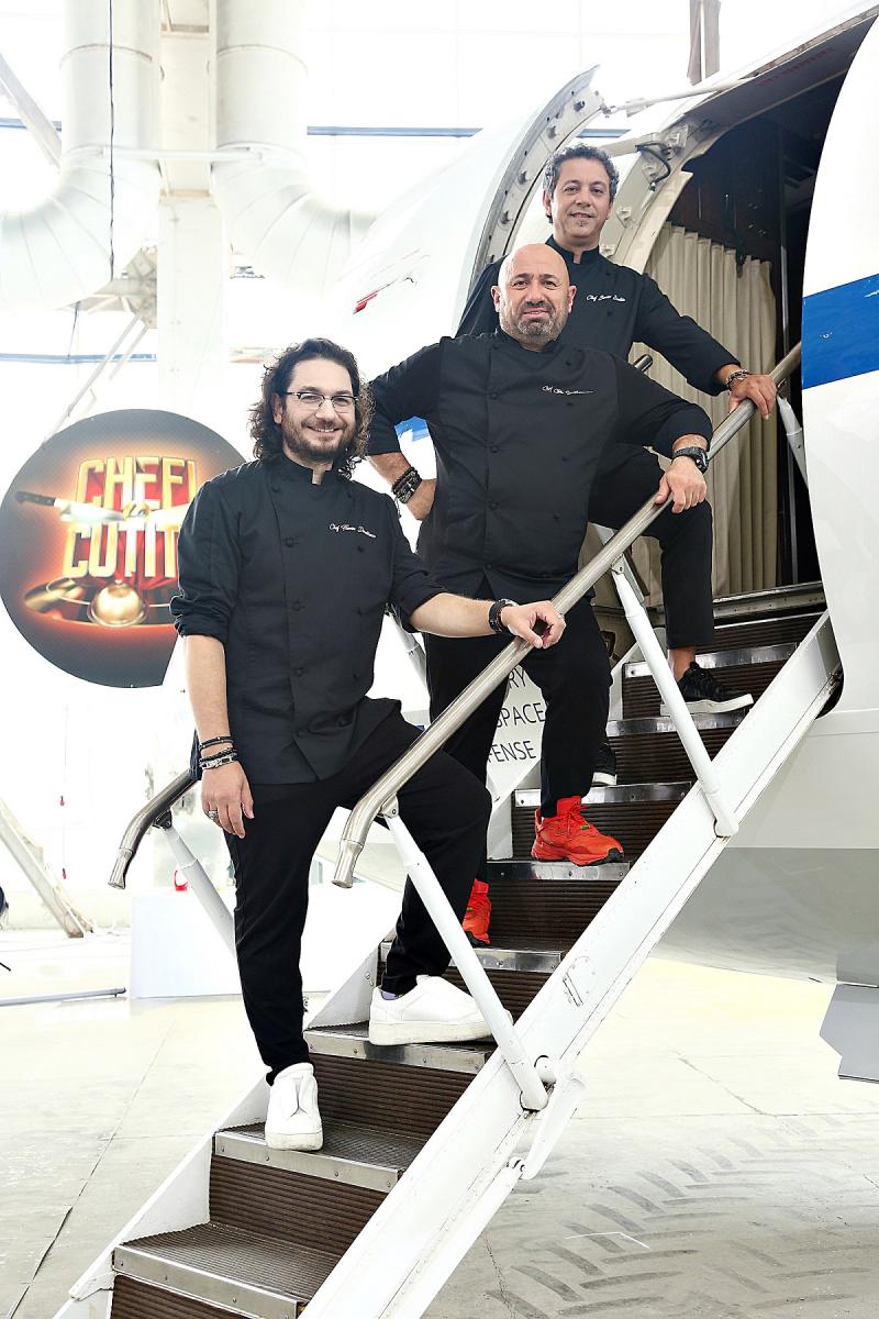 S-au oferit primele tunici la Chefi la cuţite, iar chefii au aflat "semnele" echipelor. Emisiunea, lider de audiență