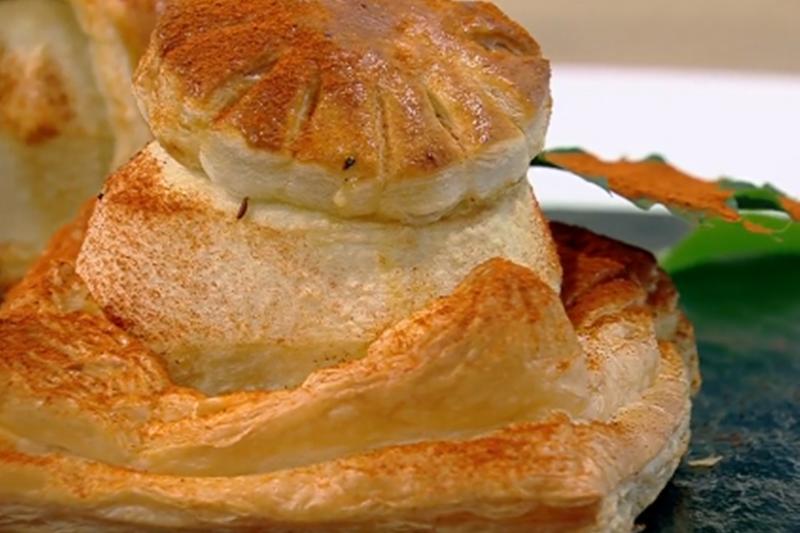 Rețetă de aperitiv cu mere și carne tocată în foietaj