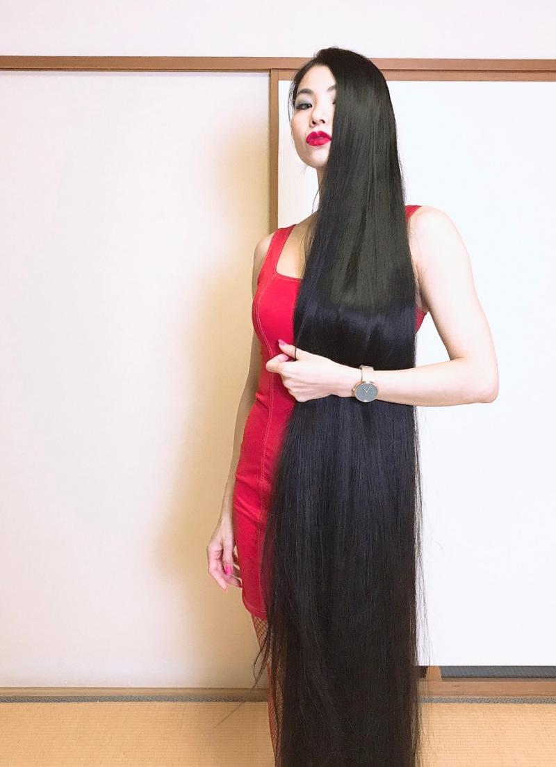 Japoneza Rin Kambe este Rapunzel în carne și oase. Ce lungime are părul femeii care nu s-a mai tuns de 15 ani