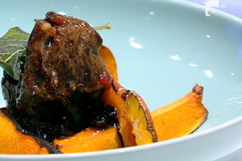 Friptură din mușchi de vită cu sos de mandarine și dovleac copt. Rețeta lui Vlăduț