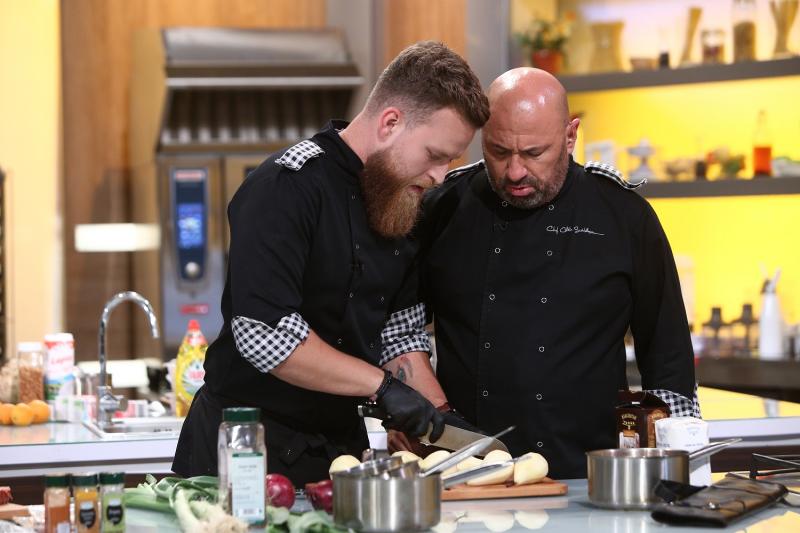 Chefi la cuţite, din nou lider de audienţă. Competiția continuă cu noi provocări, Gina le va face o nouă surpriză