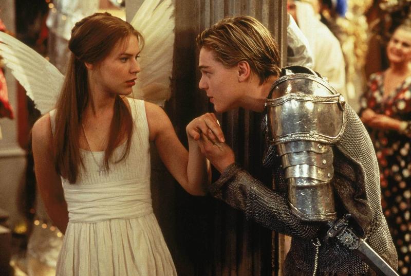 Claire Danes și Leonardo DiCaprio în Romeo și Julieta (1996)