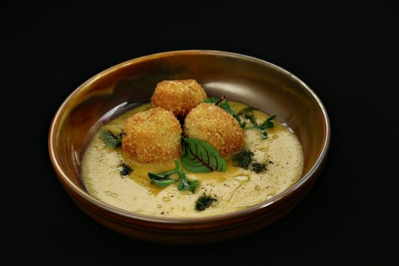 cremă de linte roșie cu chiftea vegetariană