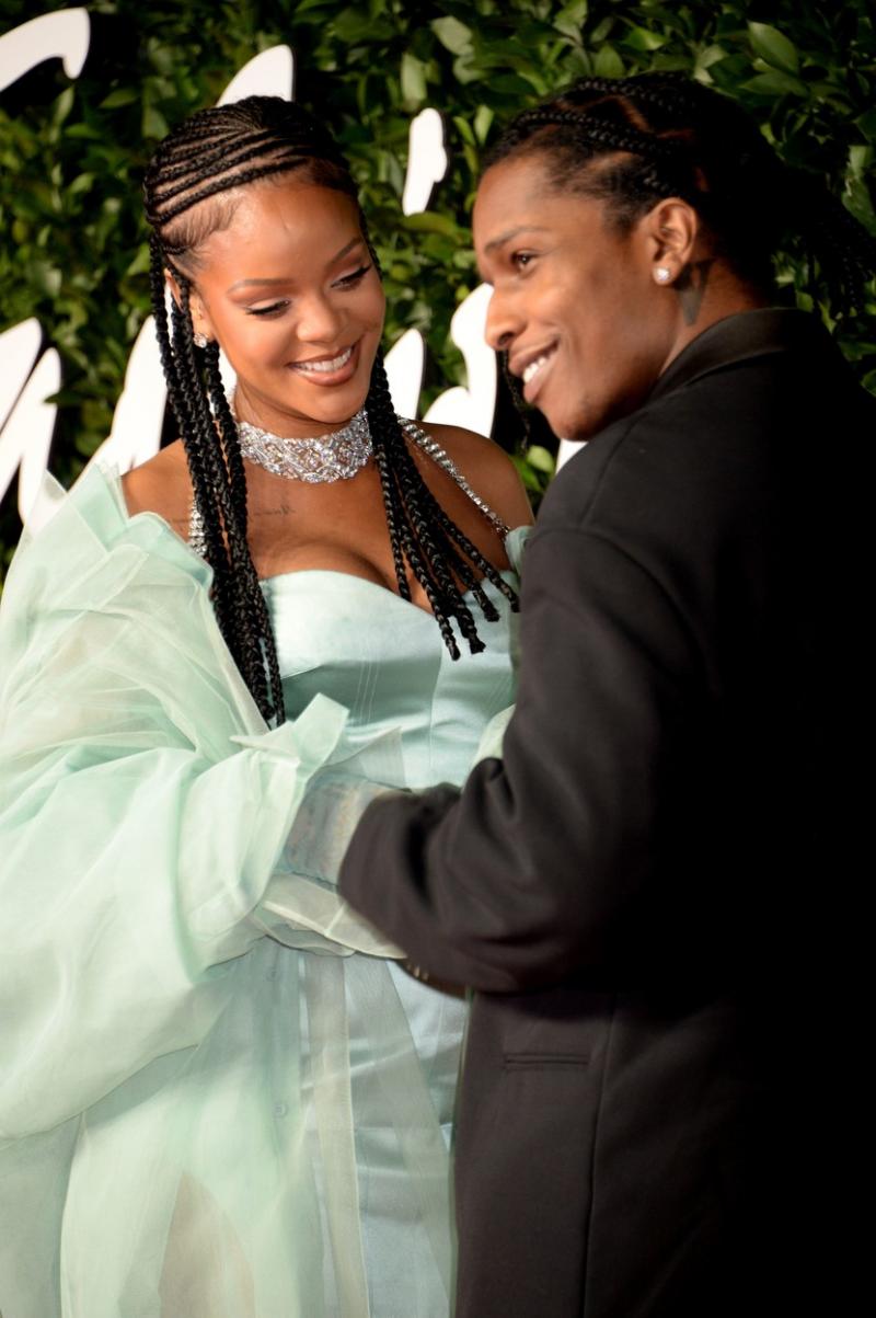 Noul bărbat din viața Rihannei este un muzician la fel de cunoscut ca ea. Cum arată cel care i-a cucerit inima