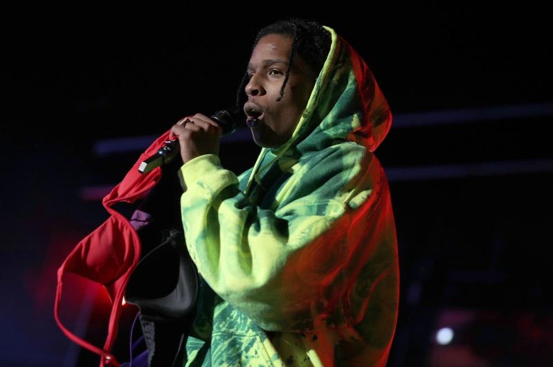 Noul bărbat din viața Rihannei este un muzician la fel de cunoscut ca ea. Cum arată cel care i-a cucerit inima