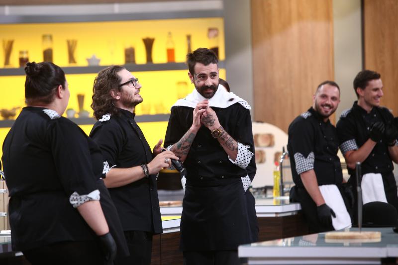 Florin Dumitrescu l-a tuns pe Kani (Andrei Hîncu) în ediția 40 din sezonul 8 „Chefi la cuțite”