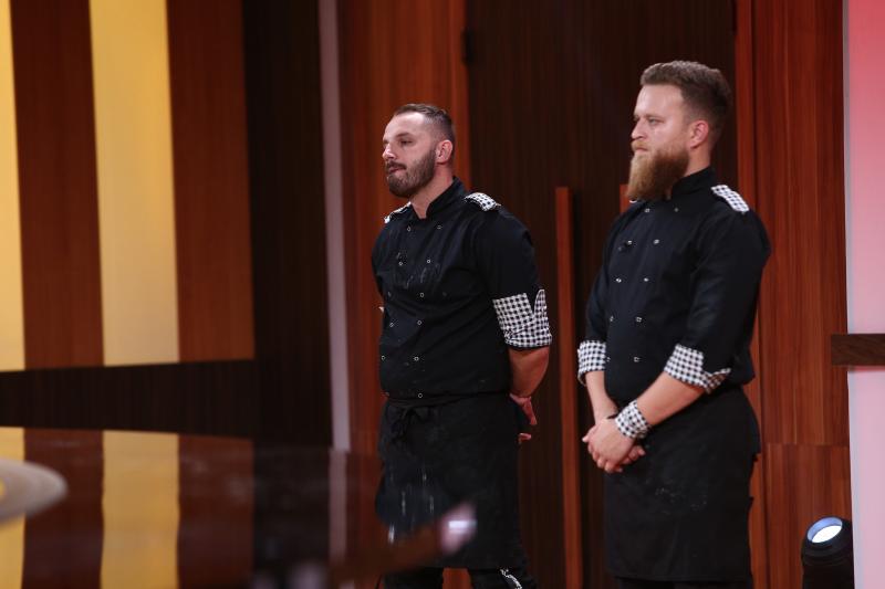 Paul Maxim și Robert Vasiliu (Ragnar Vikingul) în ediția 40 din sezonul 8 „Chefi la cuțite”