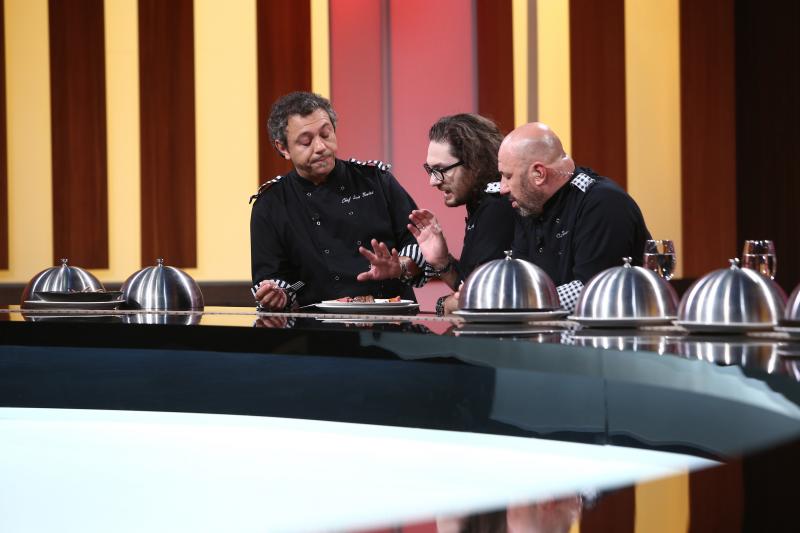 Sorin Bontea, Florin Dumitrescu și Cătălin Scărlătescu, la ultima degustare de dinainte de semifinala „Chefi la cuțite”