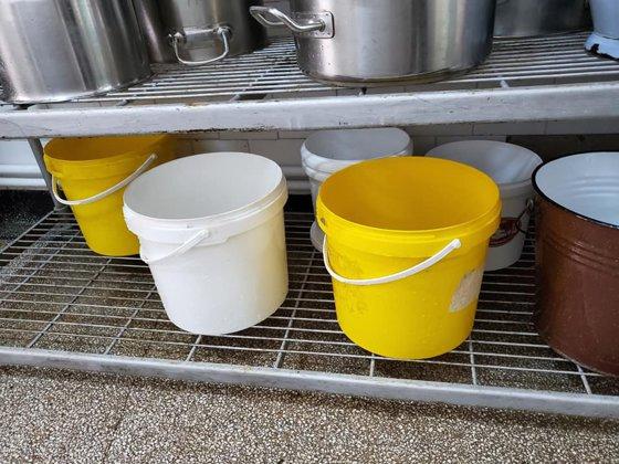 Așa arată bătaia de joc! Imagini înfiorătoare, dintr-un azil de bătrâni din România! „Este inadmisibil” - FOTO