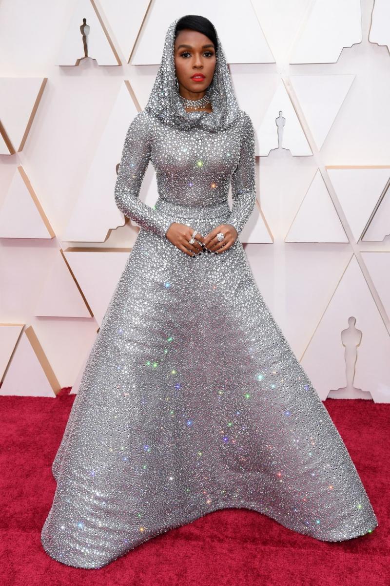 Top 7 cel mai bine îmbrăcate vedete de la gala Oscar 2020. Au impresionat pe covorul roșu ce a fost atins de ploaie! Galerie foto