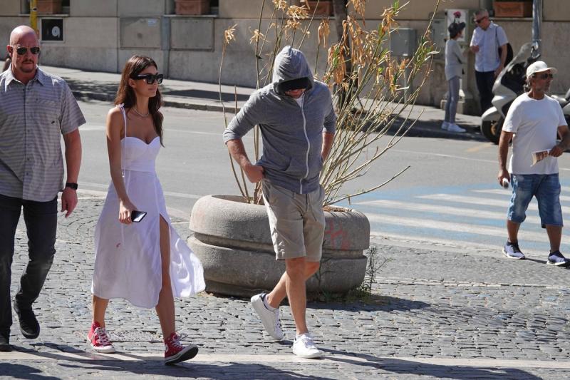 Ea 22, el 45! Leonardo DiCaprio s-a afișat cu iubita lui, căreia i-ar putea fi tată, la gala Oscar! Cine este tânăra splendidă - FOTO