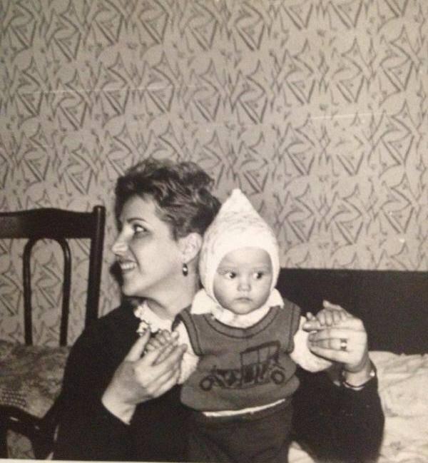 Cum arăta Daniela Crudu în copilărie. Fotografii din albumul de familie - FOTO