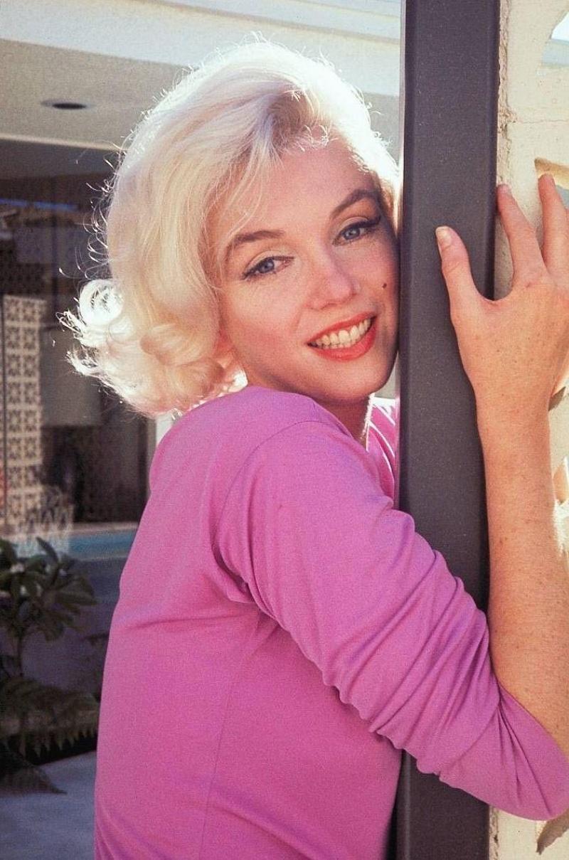 Zâmbea a tregedie! Ultima ședință foto și ultimele clipe din viața lui Marilyn Monroe imortalizate pe o plajă în vara anului 1962. La trei săptâni s-a băgat singură în mormânt