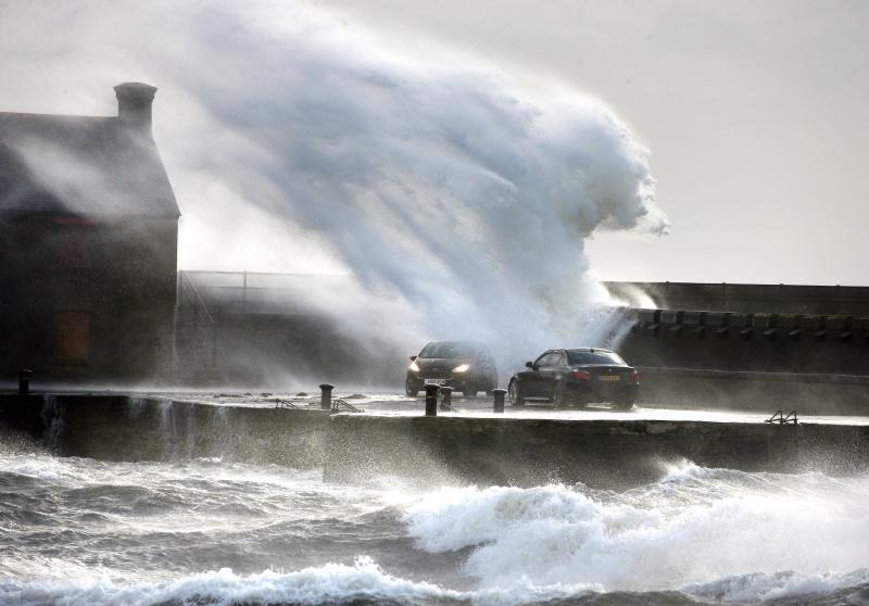 Imagini cu dezastrul lăsat de furtuna din Europa în urma căruia șapte oameni și-au pierdut viața. "Ciara" a distrus zeci de case și a avariat sute de mașini