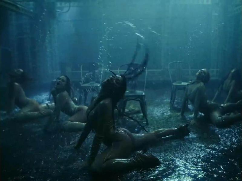 Fetele de la The Pussycat Dolls, revenire incendiară, după zece ani! Artistele celebre, surprinse dansând printre flăcări, în costume de latex. Atenție, imagini interzise cardiacilor! VIDEO