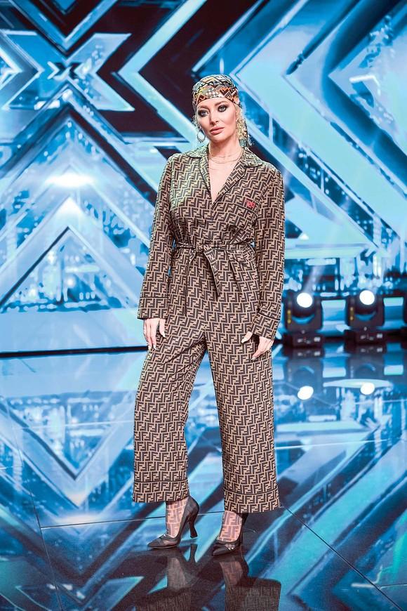 iUmor, sezonul 8. Delia, jurata de la iUmor, îndrăgostită hainele extravagante. Artista nu se uită la bani când își alege ținutele