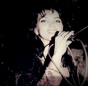 Imagini de colecție! Cum și-a surprins Delia fanii