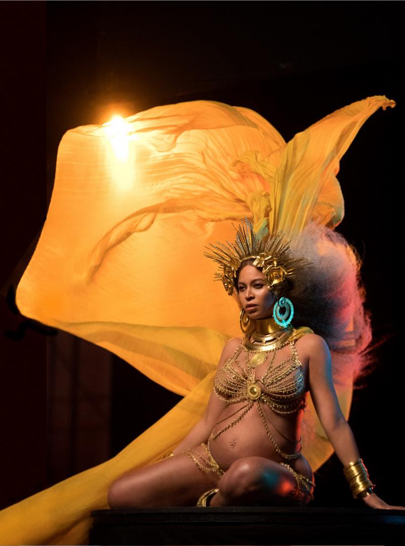 A înșelat-o cu „tipa cu păr frumos”. S-au bătut într-un lift și au ajuns subiect de glumă în întreaga lume! Iubire, intrigi și mulți, mulți bani!