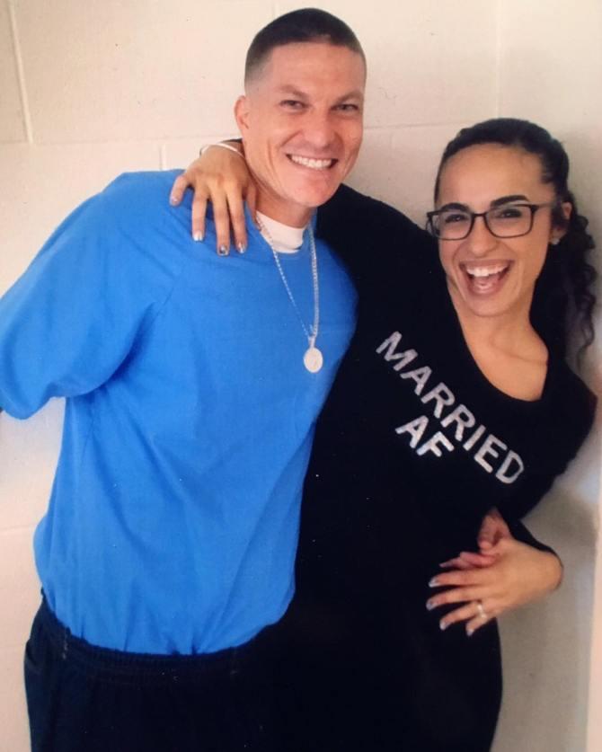 Nina s-a îndrăgostit de un bărbat condamnat la 23 de ani de închisoare și n-a putut să-l lase: ”Suntem căsătoriți și ne vedem în fiecare weekend!”