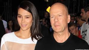 Sunt bogați, celebri, se iubesc și ies din tipare. Cupluri de vedete cu diferanță mare de vârstă între parteneri