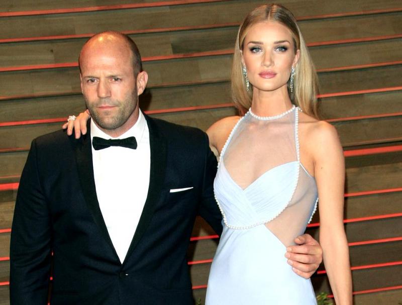 Sunt bogați, celebri, se iubesc și ies din tipare. Cupluri de vedete cu diferanță mare de vârstă între parteneri