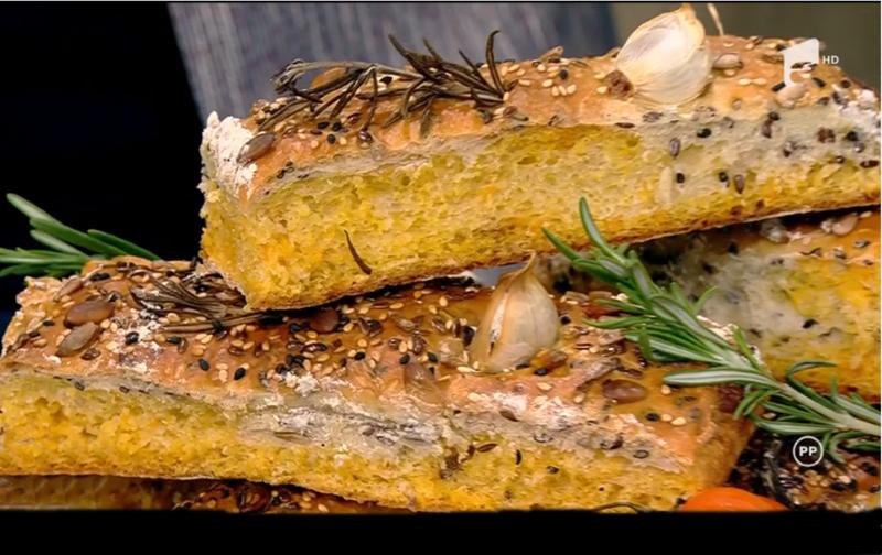 O rețetă deosebită de pâine cu cartofi dulci și semințe din bucătăria lui Vlăduț