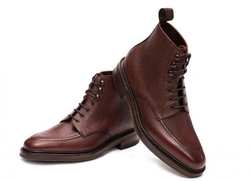 4 calități ale ghetelor care fac o echipă de succes cu costumul de business