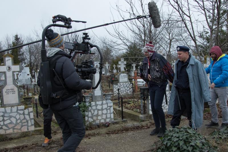 Ce le-a pus bețe în roate actorilor, în timpul filmărilor sezonului 2 „Mangalița”: „Eram ud până la piele, iar maxilarul îmi era încleștat”