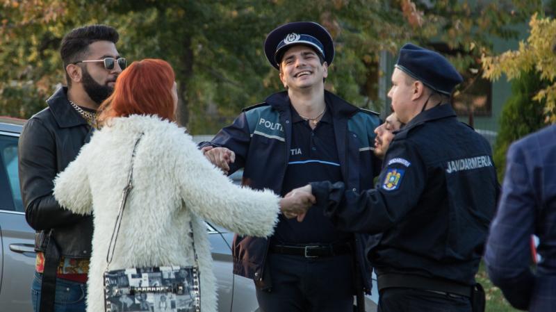 Alex Bogdan a fost polițist pentru o zi, în Centrul Vechi:  „Coada de la toaletă se elibera foarte repede când apăream eu”