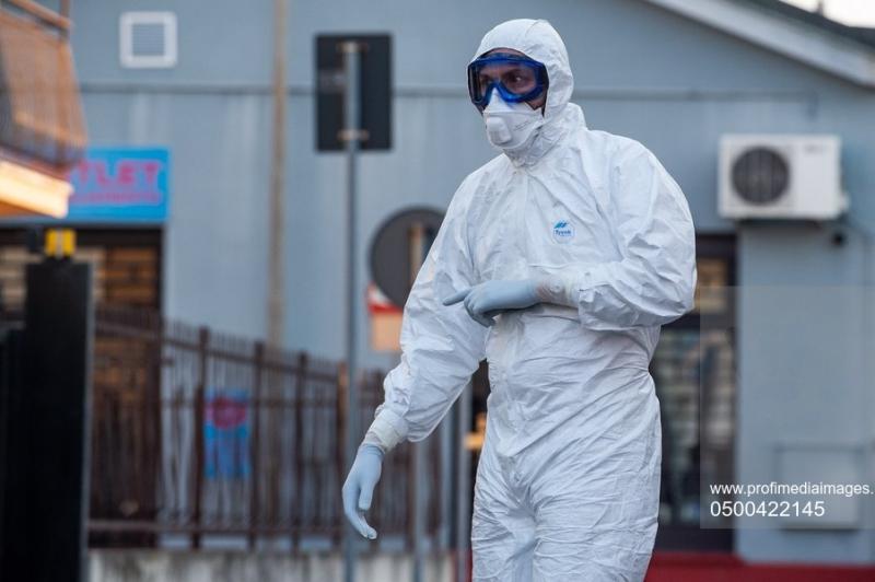 FOTO | Imagini dramatice de pe străzile din Italia. Asistenții medicali umblă pe străzile pe care nu se află nimeni și caută oameni la case ca să îi ajute