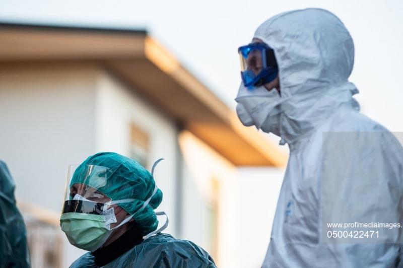 FOTO | Imagini dramatice de pe străzile din Italia. Asistenții medicali umblă pe străzile pe care nu se află nimeni și caută oameni la case ca să îi ajute