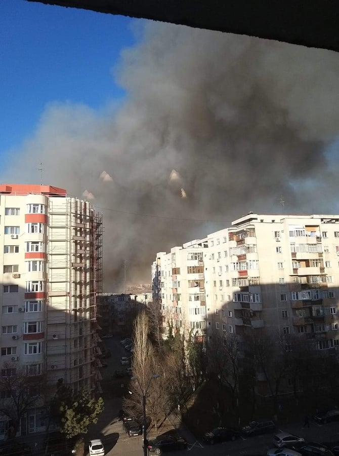 Arde Delta Văcărești! Incendiul se extinde rapid! Imagini cu intervenția pompierilor | VIDEO