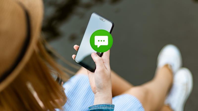 O tânără a dat un SMS băiatului de care îi plăcea! A primit răspuns abia nouă ani mai târziu! Ce i-a scris acesta