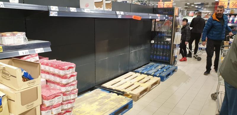 Imagini apocaliptice, surprinse în magazinele din România! Ce au ajuns să facă oamenii