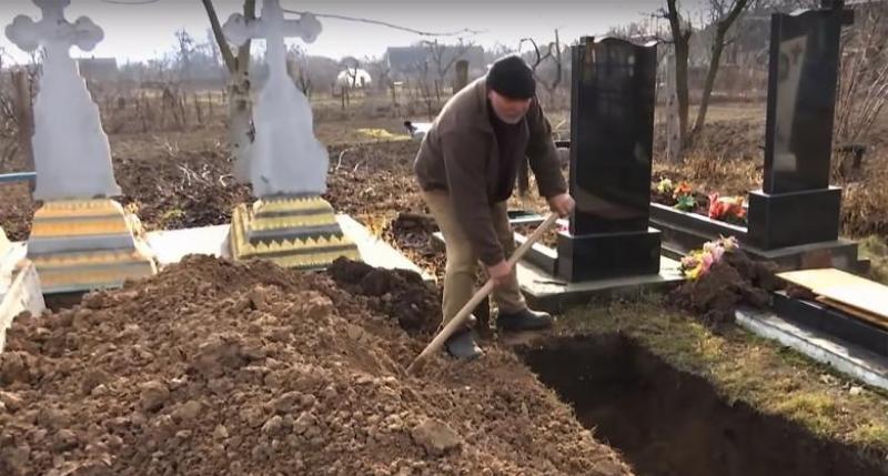 O femeie din Ucraina a revenit la viață la zece ore după ce i-a fost declarat decesul. „A avut loc un miracol de înviere!”